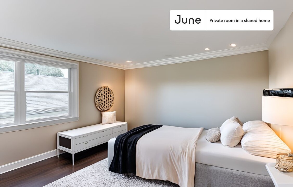 Private bedroom in 5 bed/2 bath Home in Boston, MA - Building Photo