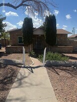 2211 N Campbell St in El Paso, TX - Building Photo