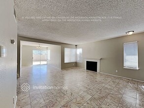 14327 Green Vista Dr in Fontana, CA - Building Photo - Building Photo