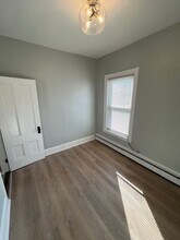 10-10 Oak St in Waterville, ME - Foto de edificio - Building Photo