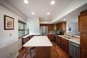 325 Kristin Ct W in Brookfield, WI - Building Photo - Building Photo