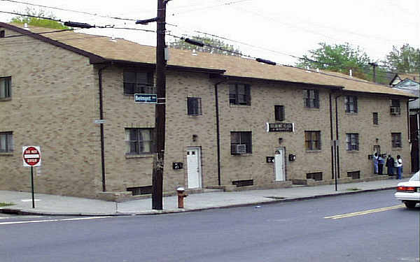 104-106 Belmont Ave in Paterson, NJ - Building Photo