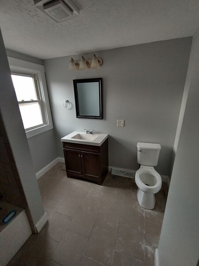 68 Lyons St in Springfield, MA - Building Photo - Building Photo