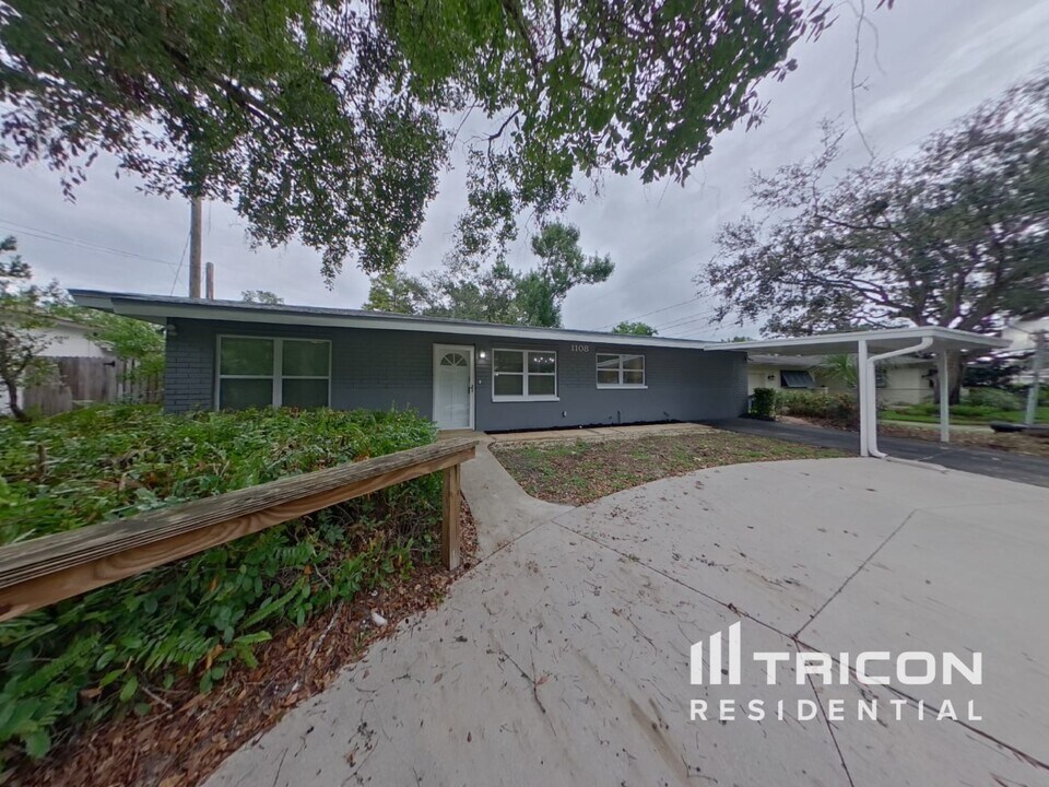 1108 63rd St S in Gulfport, FL - Building Photo