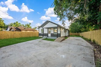 6321 Joe Louis Ln in Houston, TX - Building Photo - Building Photo