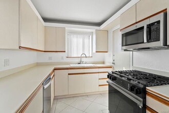 179 Bay Shore Ave in Long Beach, CA - Building Photo - Building Photo