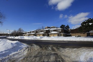 1000-1040 Bridletowne Cir in Toronto, ON - Building Photo