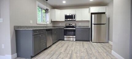 113 Maple Ave, Unit 2 in Riverside, RI - Building Photo - Building Photo