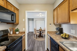 Oakwood Apartments in Dayton, OH - Building Photo - Building Photo