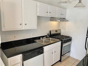 614 W 51st St in Austin, TX - Building Photo - Building Photo