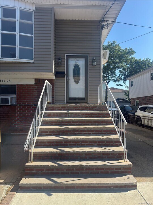 253-28 149th Rd in Queens, NY - Building Photo