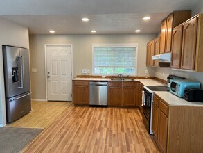 230 E Harrison St in Carlton, OR - Building Photo - Building Photo