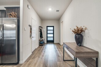 8366 Slowburn Dr in Garland, TX - Foto de edificio - Building Photo