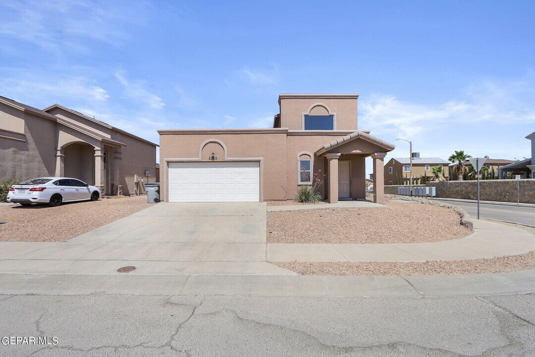 2300 Glitter St in El Paso, TX - Building Photo