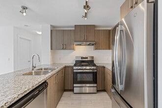 3156 Dayanee Springs Blvd in Coquitlam, BC - Building Photo - Building Photo