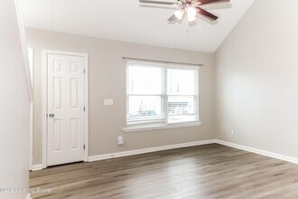 10418 Pinoak View Dr in Louisville, KY - Building Photo - Building Photo
