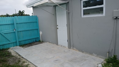 6501 Scott St in Hollywood, FL - Building Photo - Building Photo