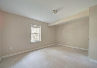 18413 Cedar Dr in Triangle, VA - Building Photo - Building Photo