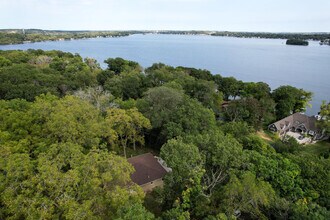 W281N3405 Taylors Woods Rd in Pewaukee, WI - Building Photo - Building Photo