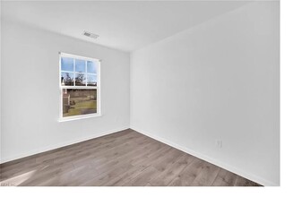 7610 Restmere Rd, Unit 309 in Norfolk, VA - Building Photo - Building Photo