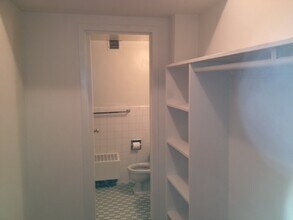 1711 Massachusetts Ave NW, Unit 617 in Washington, DC - Foto de edificio - Building Photo