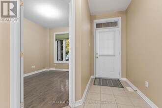 111 Woliston Crescent in Ottawa, ON - Building Photo - Building Photo