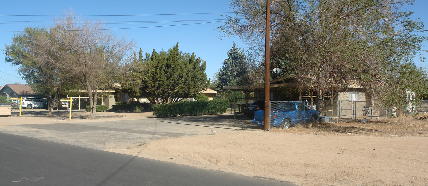 16004 Orange St in Hesperia, CA - Building Photo