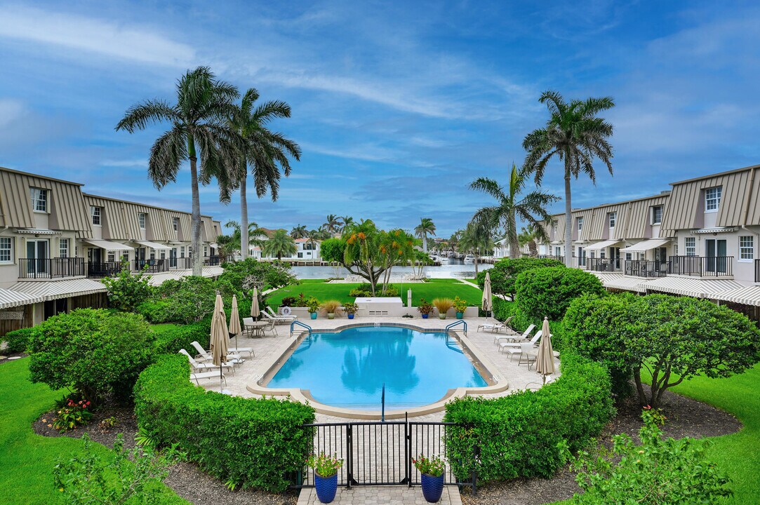 2000 S Ocean Blvd in Delray Beach, FL - Building Photo