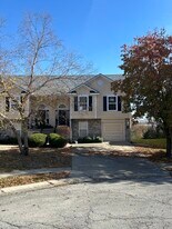 1211 NW Ashley Ln in Grain Valley, MO - Building Photo