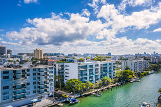 Kai at Bay Harbor Islands in Bay Harbor Islands, FL - Foto de edificio - Building Photo