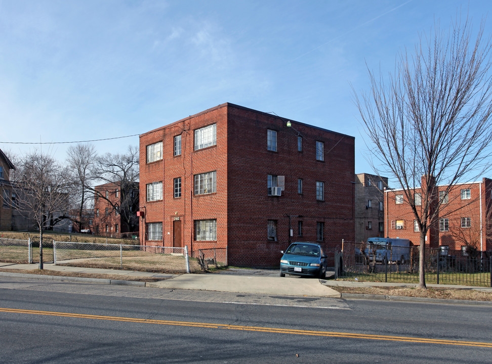 2482 Alabama Ave SE in Washington, DC - Foto de edificio