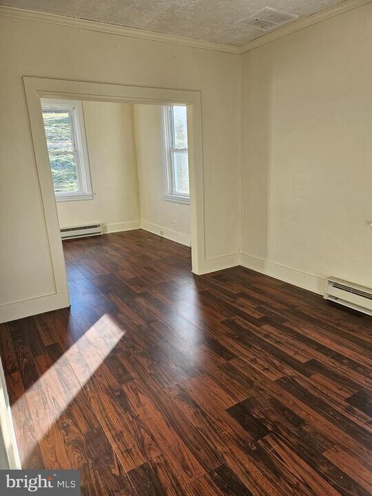 300 Brenneman Rd in Willow Street, PA - Building Photo