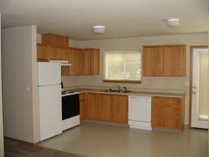Lassam Terrace Apartments in Portland, OR - Foto de edificio - Interior Photo