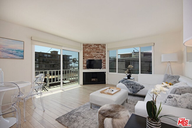 property at 10 19th Ave