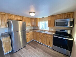 1018 Ansborough Ave in Waterloo, IA - Building Photo - Building Photo