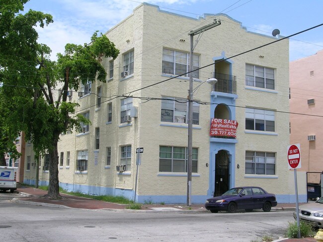 Earl Apartments in Miami, FL - Building Photo - Building Photo