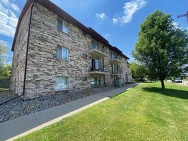Blue Spruce Apartments in Lansing, MI - Building Photo
