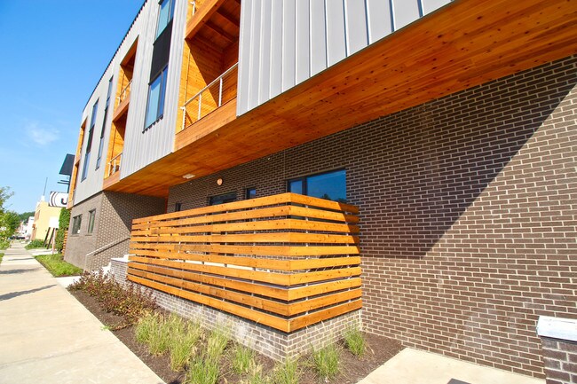 662 E 63rd St-Unit -1B in Kansas City, MO - Building Photo - Building Photo