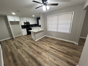 717 Grantham Rd in Baytown, TX - Building Photo - Building Photo