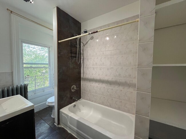 70 Brinkerhoff St, Unit 3 in Jersey City, NJ - Building Photo - Building Photo