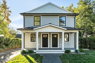 516 River Rd in Fair Haven, NJ - Building Photo