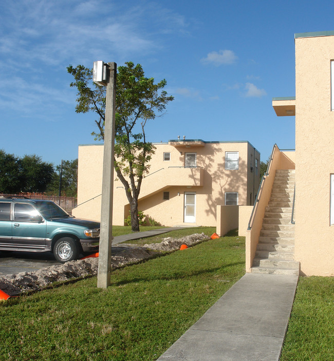 81 NE 64th St in Miami, FL - Building Photo - Building Photo