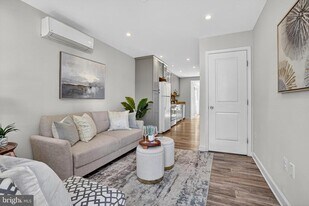 312 N Henry St in Alexandria, VA - Building Photo