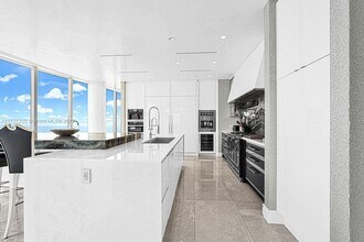 17901 Collins Ave, Unit 4005 in Sunny Isles Beach, FL - Foto de edificio - Building Photo