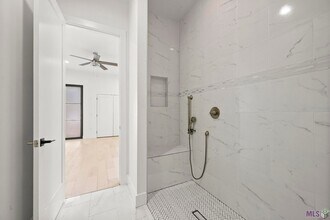 9825 Fawn Vw Dr in Baton Rouge, LA - Foto de edificio - Building Photo