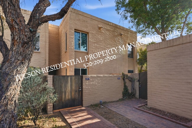 property at 2824 E Sierra Vista Rd