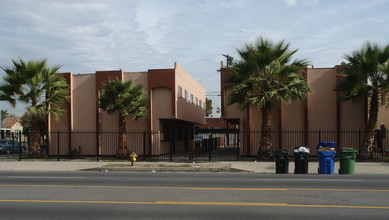 7800 Avalon Blvd in Los Angeles, CA - Building Photo - Building Photo