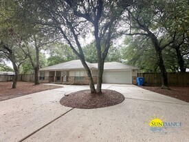 8484 Randall Dr in Navarre, FL - Building Photo