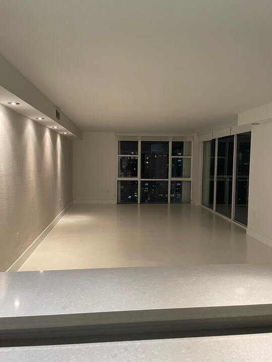3625 N Country Club Dr, Unit 2603 in Aventura, FL - Building Photo