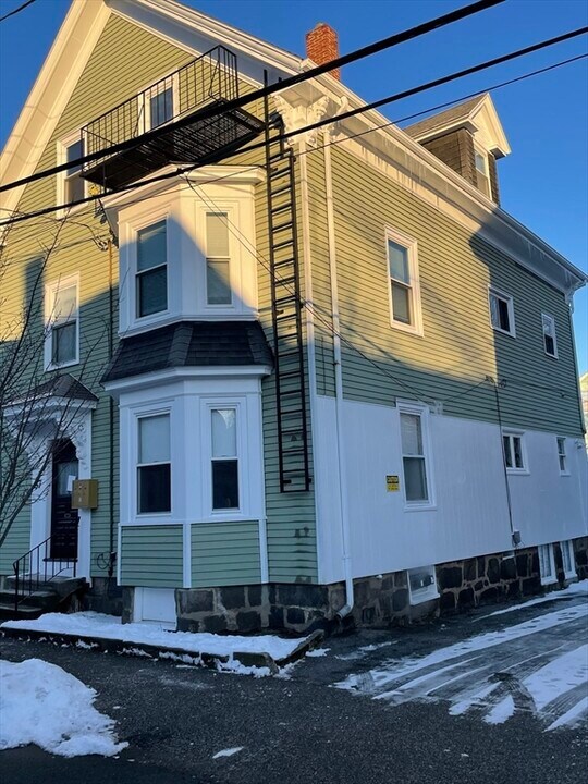 37 Chase St in Beverly, MA - Building Photo